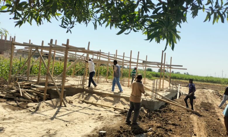 حملات مكثفة لرفع كفاءة الطرق وتجميل القرى بالقرنة