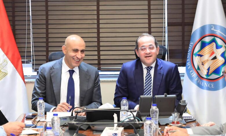 فى يوم المعلم .. ” المالية والتربية والتعليم” يؤكدان زيادة المرتبات بحلول العام الدراسى المقبل فى يوم المعلم .. ” المالية والتربية والتعليم” يؤكدان زيادة المرتبات بحلول العام الدراسى المقبل