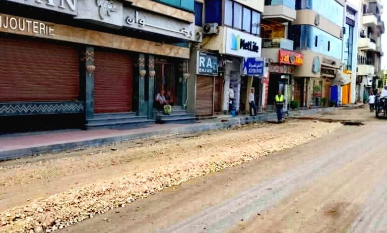 عاصمة السياحة جميلة آمنة.. طلاء جميع الأعمدة الديكورية ورصف ميدان أبو الحجاج عاصمة السياحة جميلة آمنة.. طلاء جميع الأعمدة الديكورية ورصف ميدان أبو الحجاج